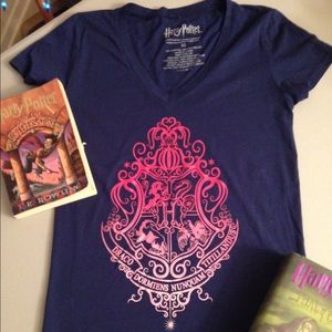 36. Harry Potter V-neck tee ⭐️